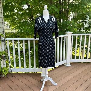 ‘80s does ‘40s navy print dress with 3/4 length sleeves